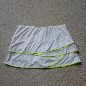 EUC Lucky in Love Scallop Skort Large White Neon Green Tiered tennis skirt short